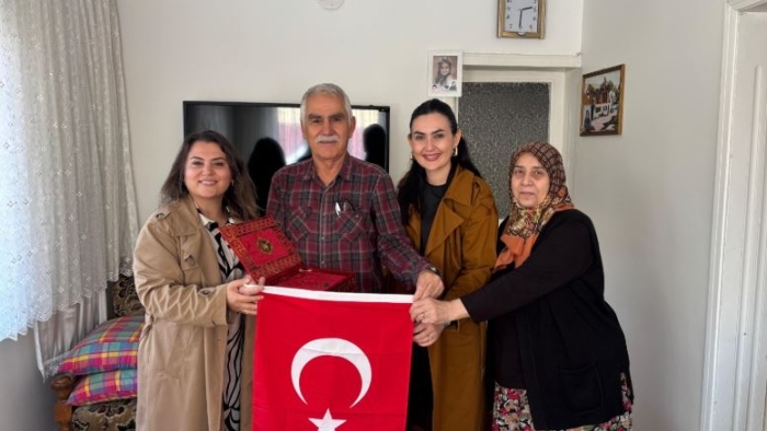 İzmit Belediyesinden Derince’de Kıbrıs Gazilerine anlamlı ziyaret